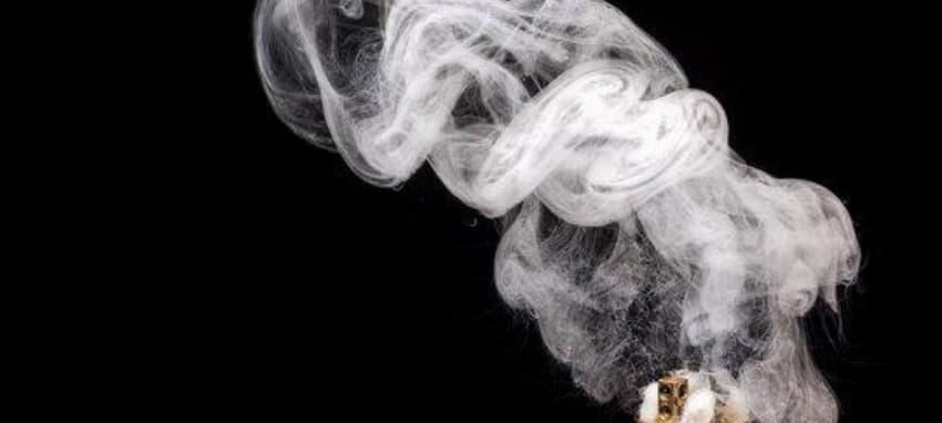 e shisha im handgepäck sicher verstauen auf Flugreisen Hinweise zu Akkus und Airline Regeln